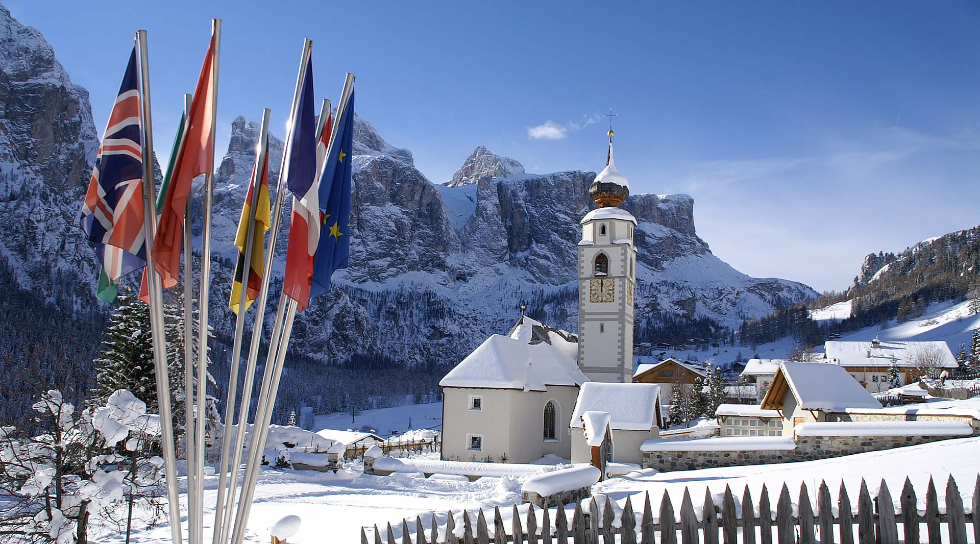 Die Kirche im Zentrum von Colfosco