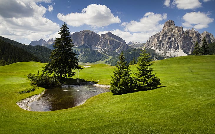 Der Golfplatz von Corvara mit Sassongher Blick