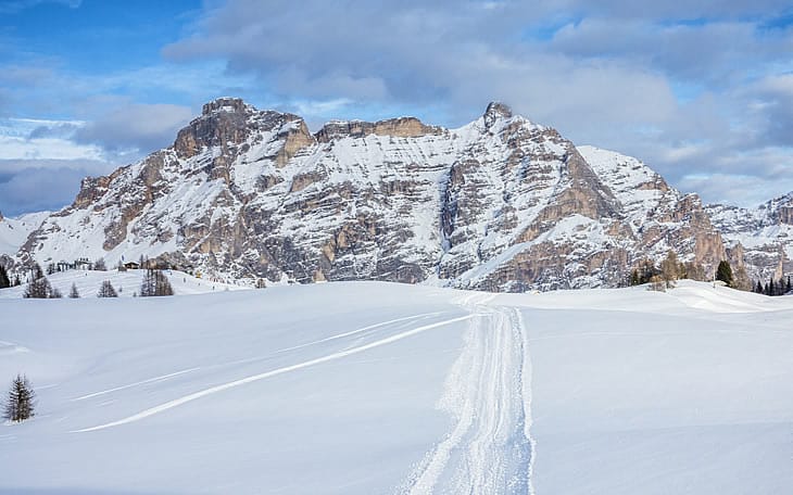 Snowshoeing on the Pralongià plateau