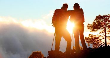 Sonnenaufgang auf den Bergspitzen von Colfosco